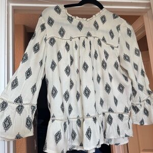 Lucky Brand White and Gray Puff Sleeve Blouse